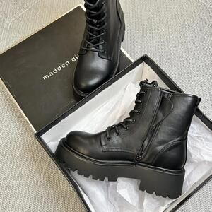 Madden Girl Black Paris Hannt Lug Sole Combat Boots Zip Side 9.5